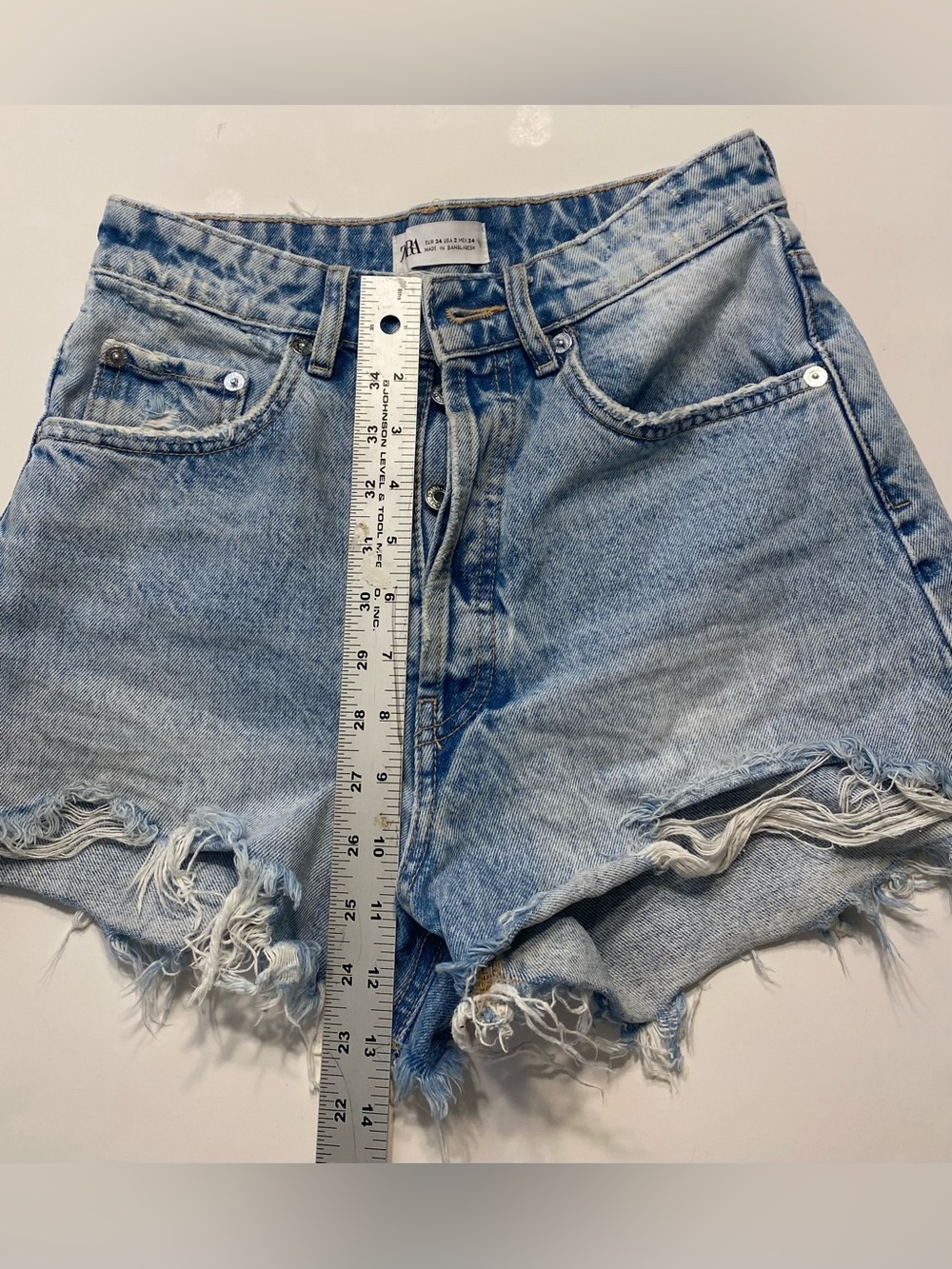 Zara High-Rise Light Blue Denim Cutoff Shorts - Women - Picture 5 of 6